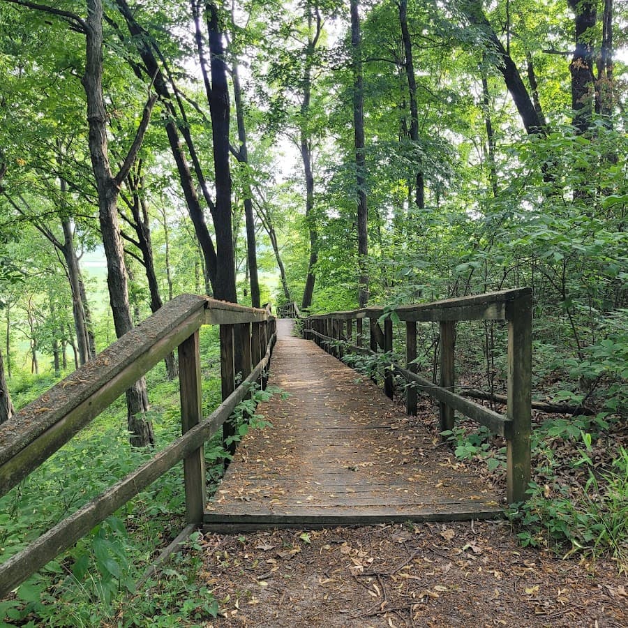 Eagle Bluffs Overlook Trailhead