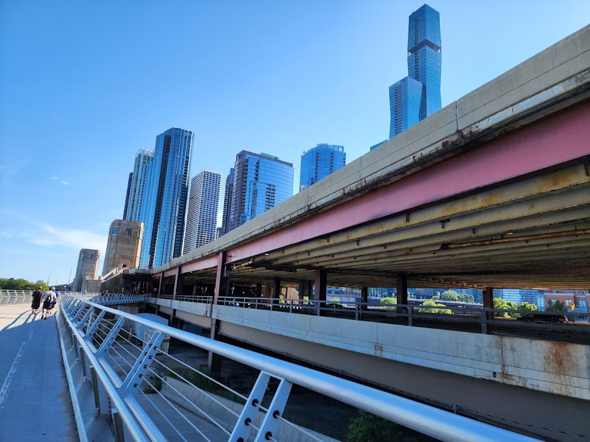 Lakefront Trail - Illinois St. Access
